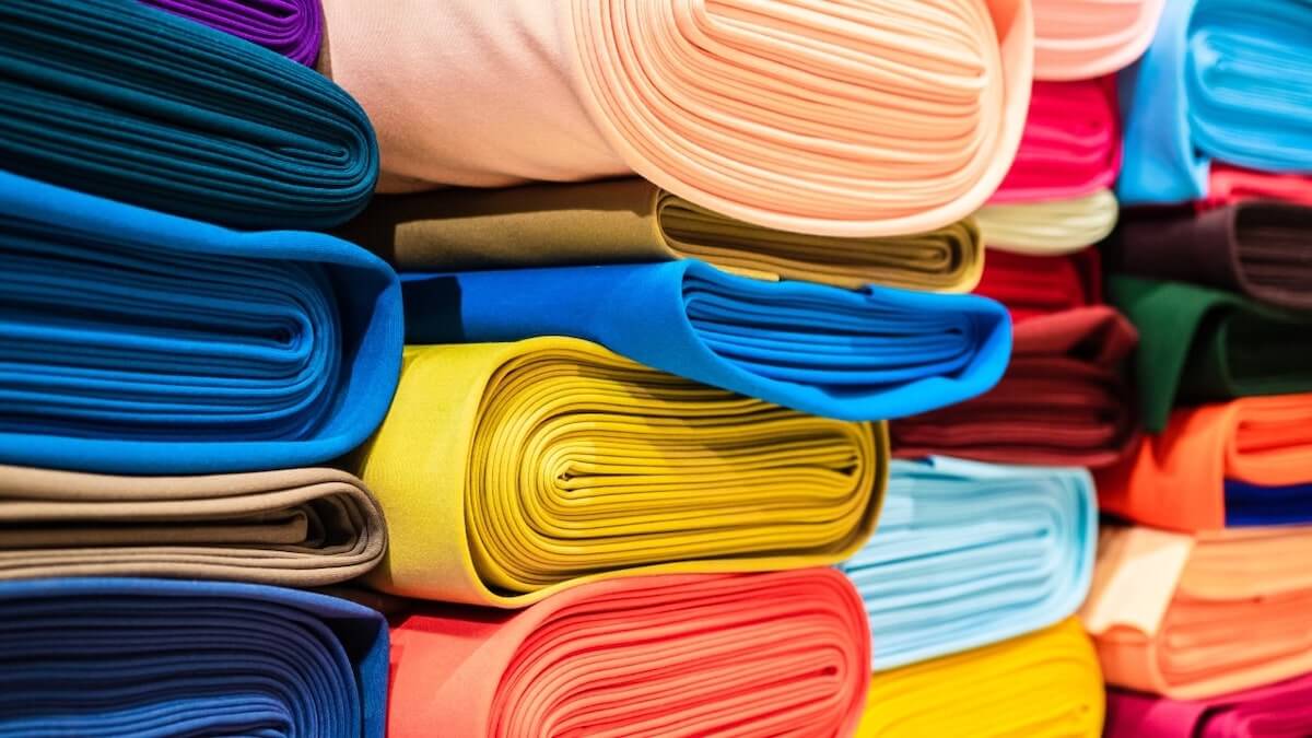 How to Choose the Right Fabric Weight for Your Tee